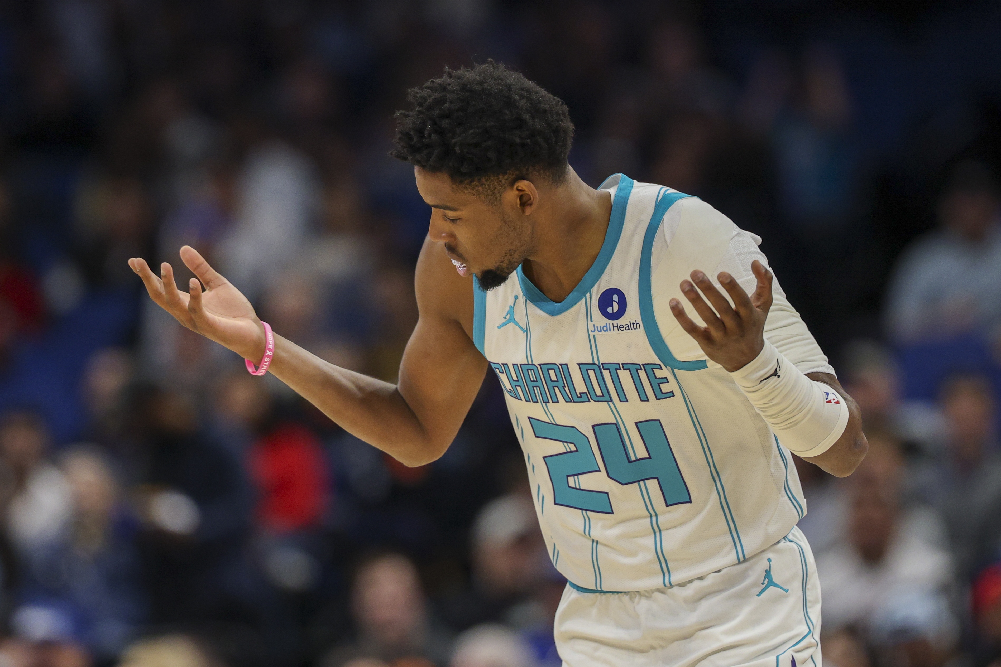 开云网站-布兰登·米勒单赛季连续44场投进三分 超“大胡子”成黄蜂队史第1